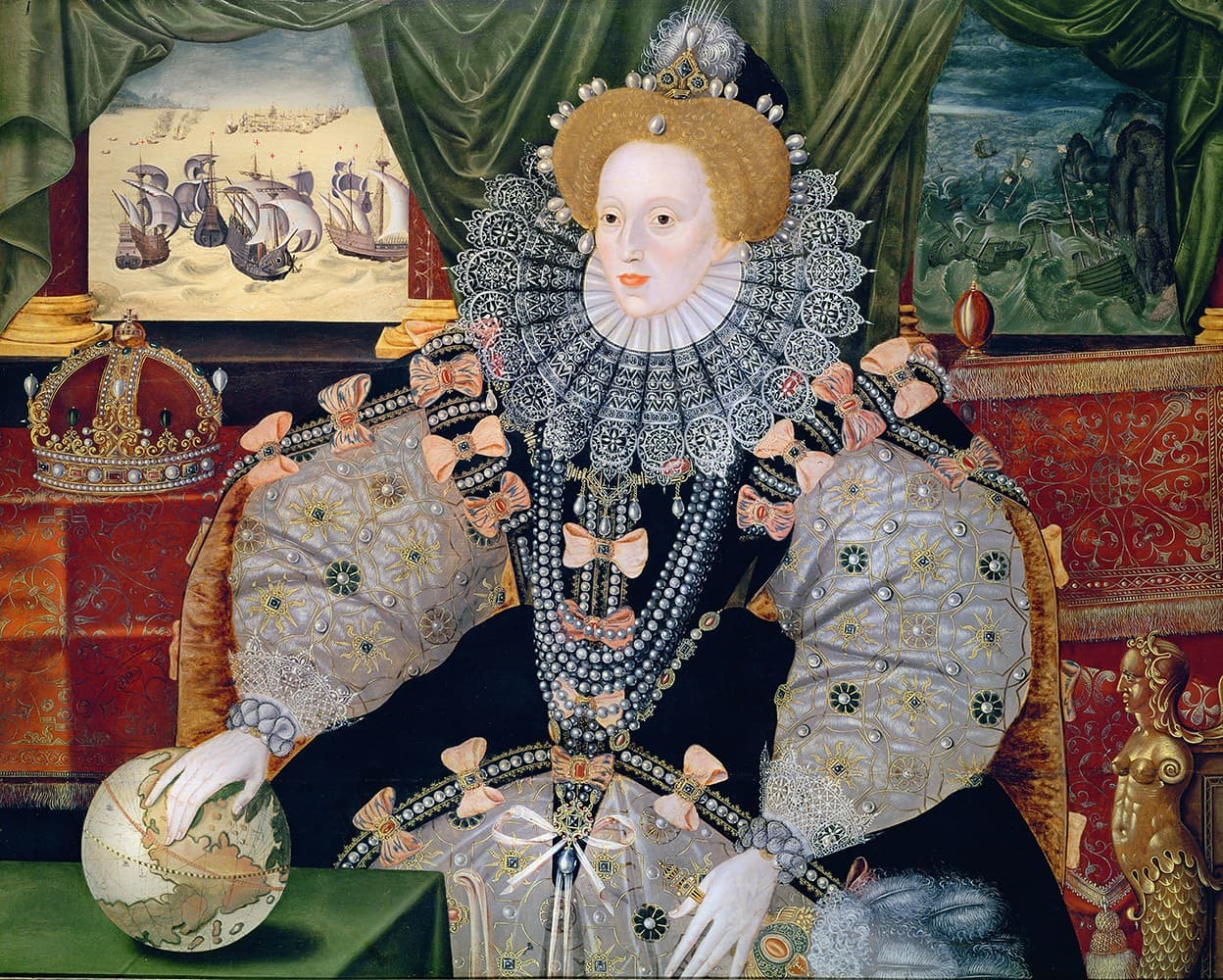 Gemälde von Königin Elizabeth I. in prächtigem Kleid mit Perlen, im Hintergrund Schiffe der Armada