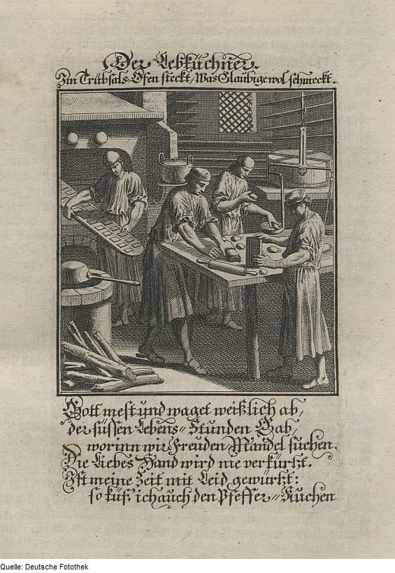 Kupferstich von 1698: In einer Lebküchnerei rollen vier Männer Teig aus, formen Lebkuchen und schieben Bleche in den Ofen